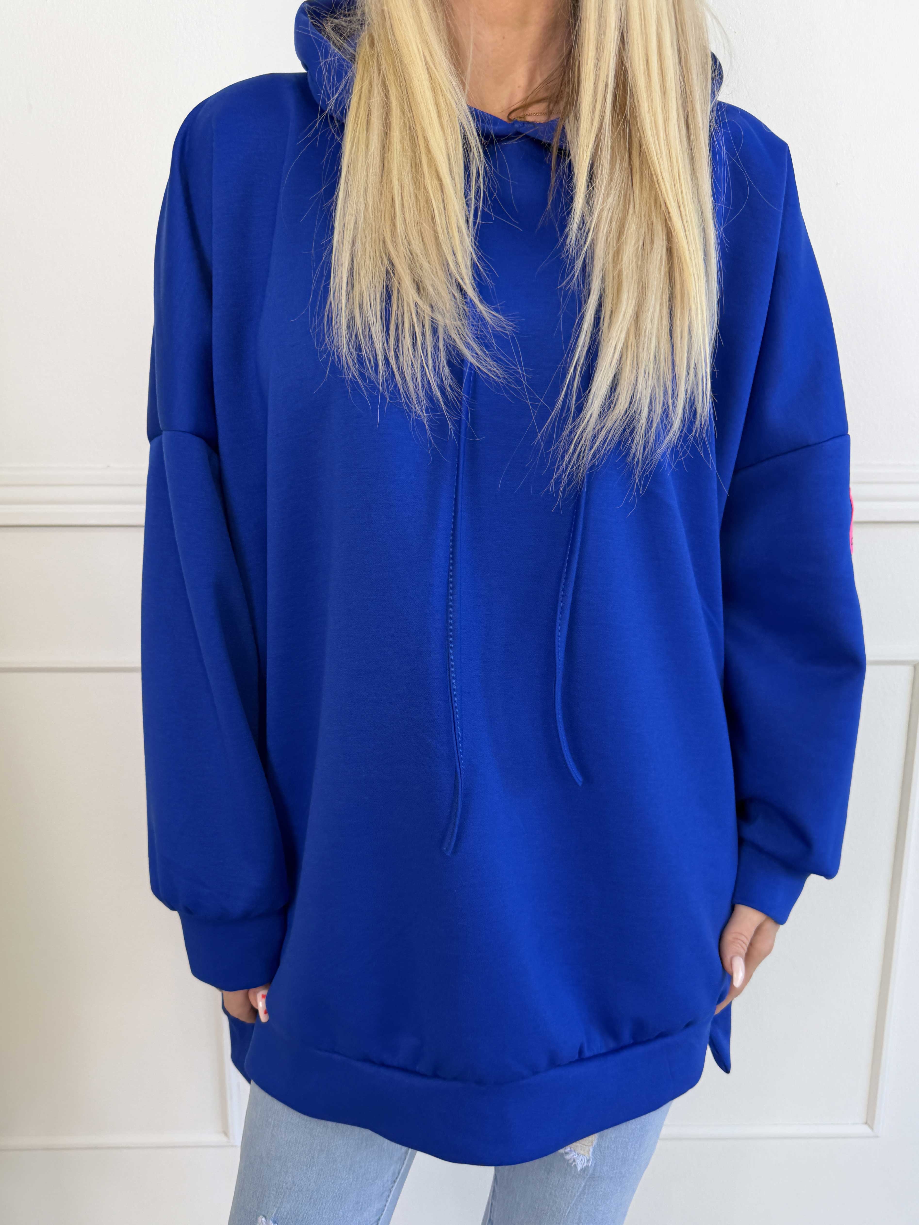 Victoria - Oversized hoodie med et pink mærke på ærmet